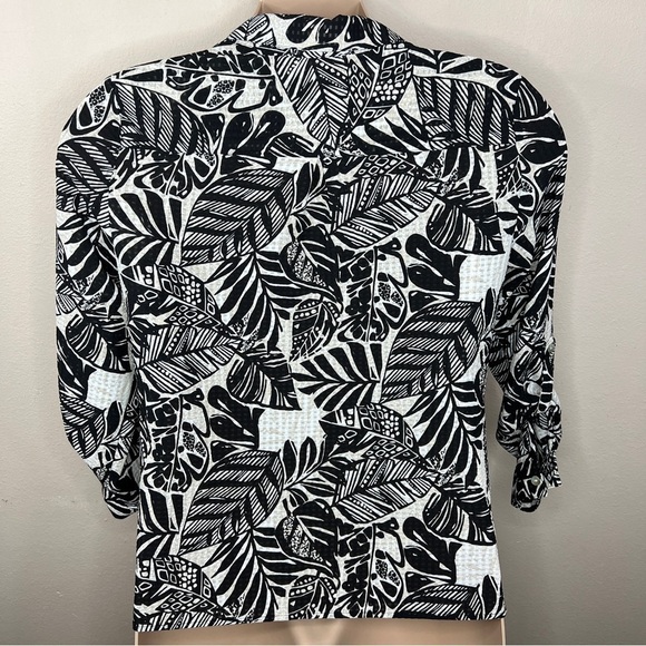 Petite XL Studio Works Black Beige Leaf Print Button Front Top Lightweight - Picture 7 of 10